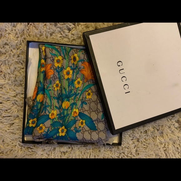 GUCCI SILK SCARF - Picture 3 of 5